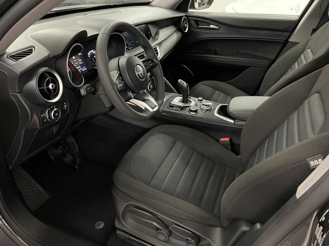 Alfa Romeo Stelvio 2.2 TD 160 CV BUSINESS AT8 NAVI 18" VETRI SCURI RETROCAMERA