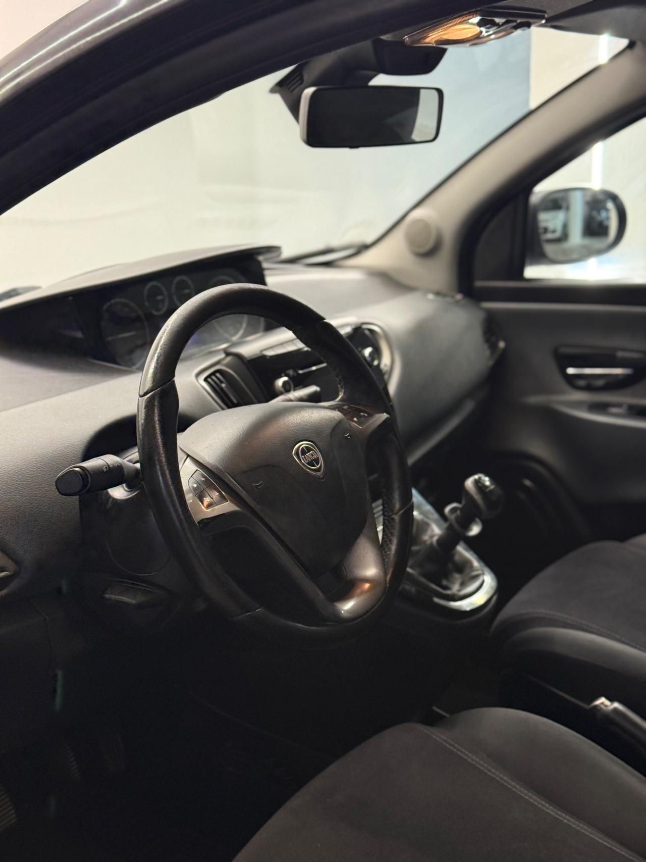 Lancia Ypsilon 0.9 TwinAir 85 CV 5 porte S&S Platinum