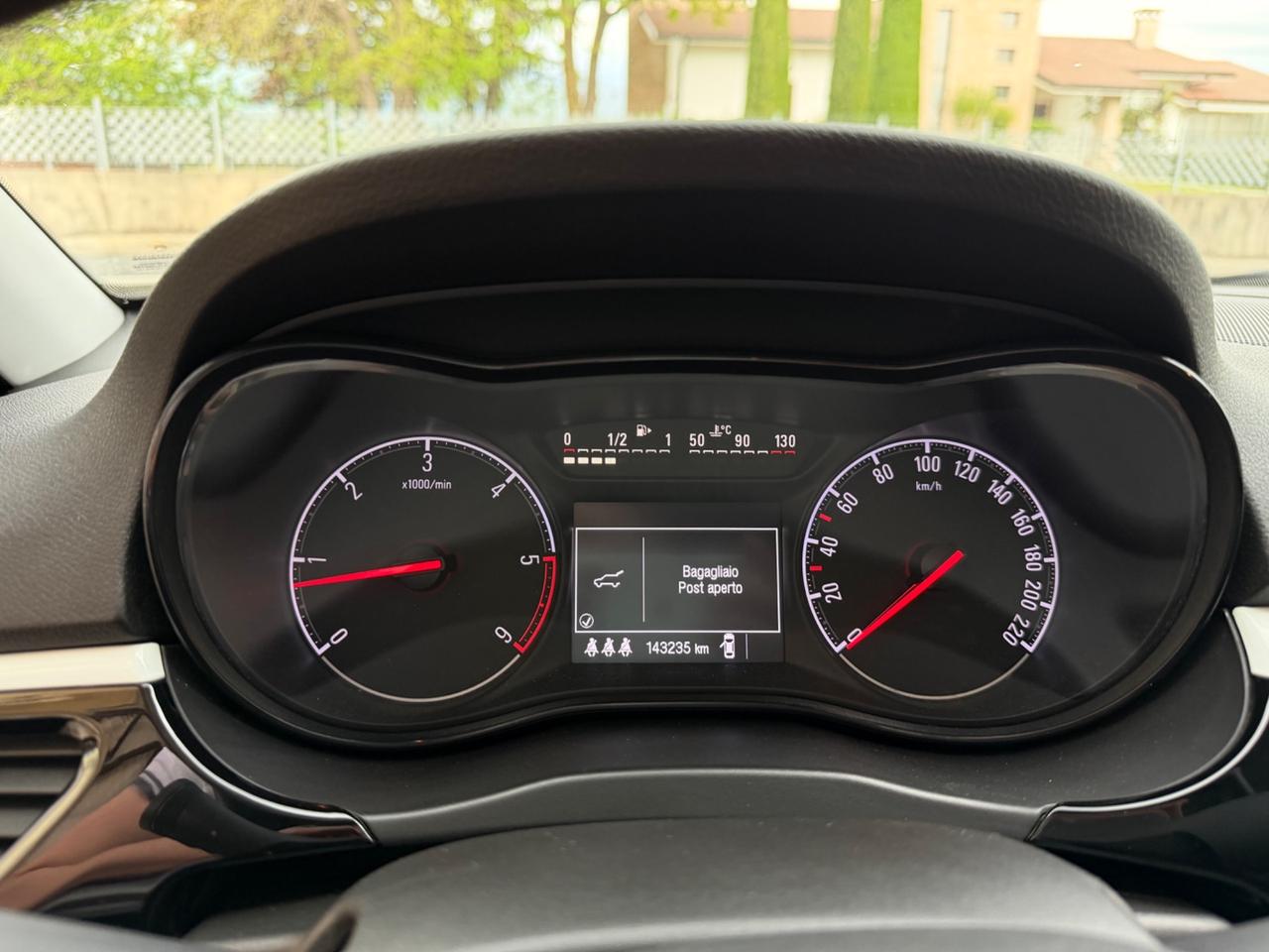 Opel Corsa 1.3 b-color 75cv