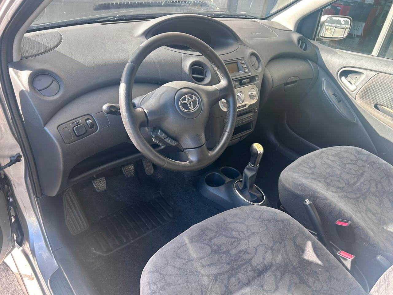 Toyota Yaris 1.3i 16V cat 3 porte Sol - 2004