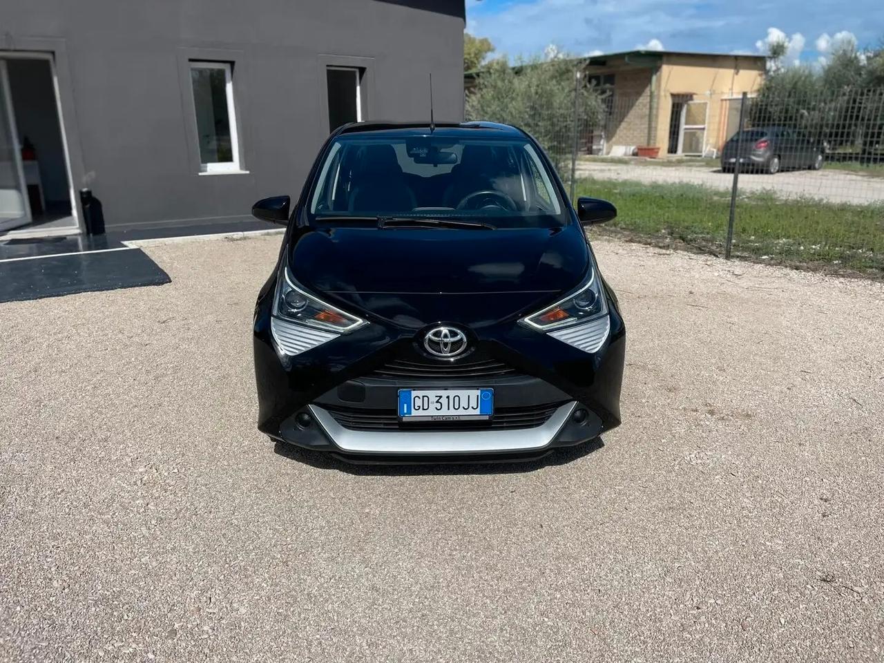 Toyota Aygo Connect 1.0 VVT-i 72 CV 5 porte x-wave
