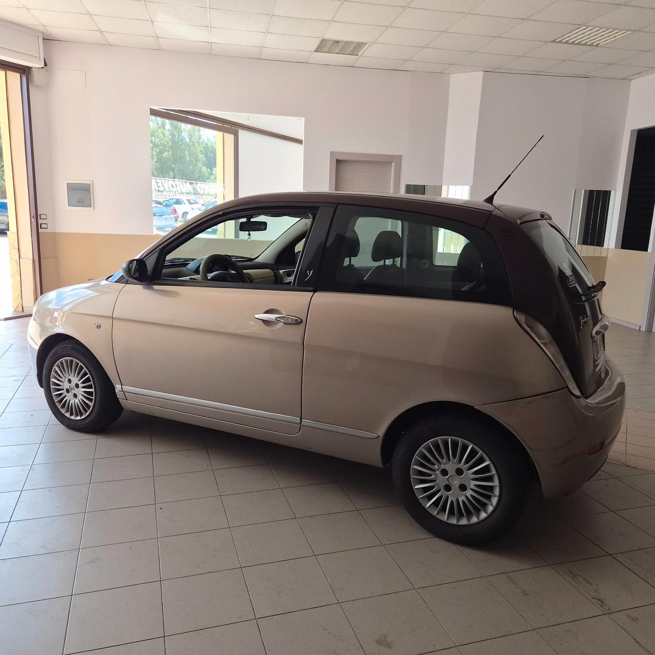 Lancia Ypsilon 1.3 MJT 75 CV Platino