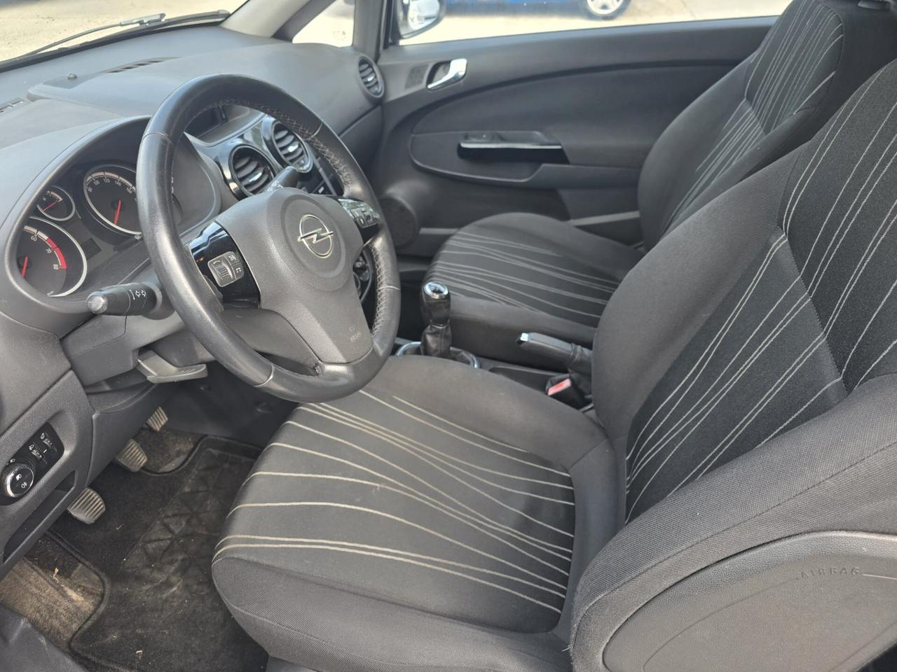 Opel Corsa 1.2 3 porte b-color