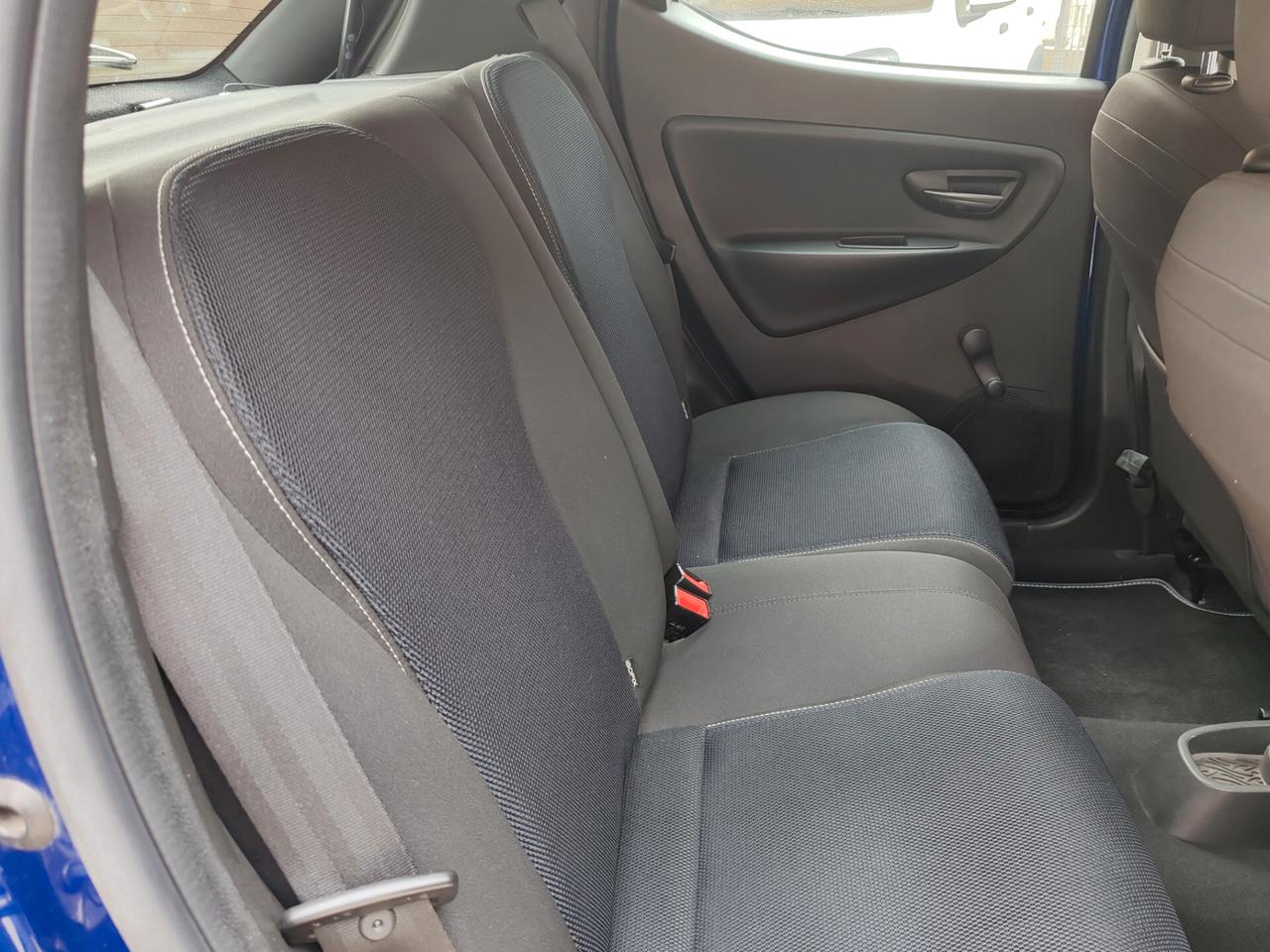 Lancia Ypsilon 1.2 69 CV 5 porte S Momodesign