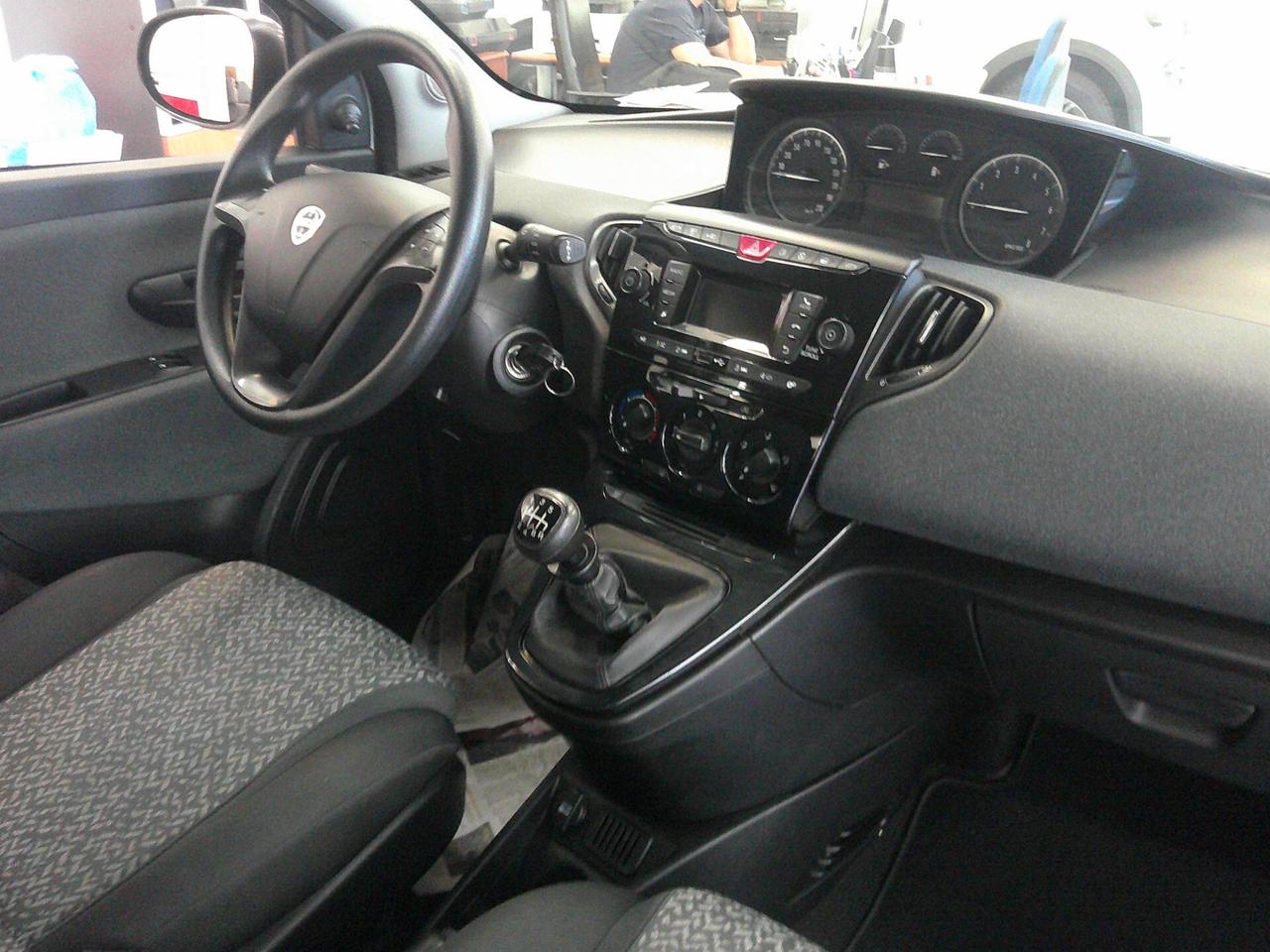 Lancia Ypsilon 1.0 FireFly 5 porte S&S Hybrid Ecochic Silver