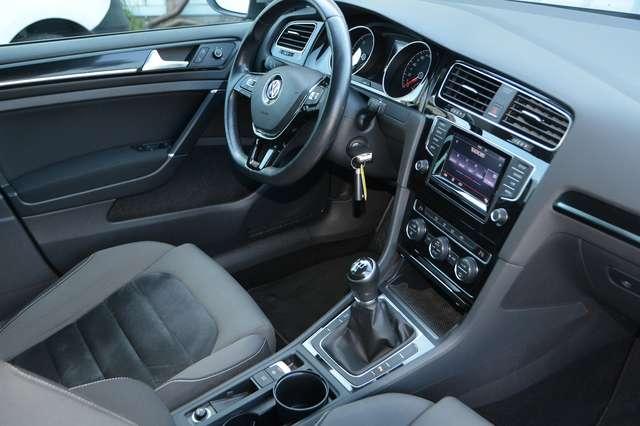 Volkswagen Golf 5p 1.6 tdi Highline Bluemotion