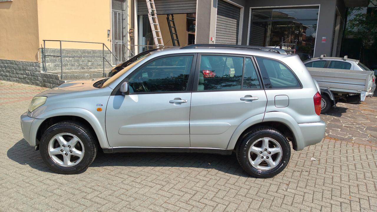 Toyota RAV 4 2.0 Tdi D-4D 5p Sol Gancio traino
