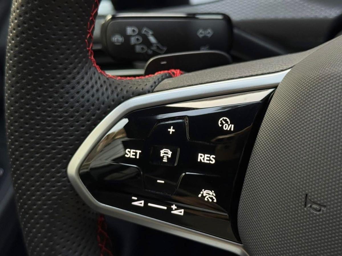 Volkswagen Golf 8 GTI 2.0 TSI 245 CV