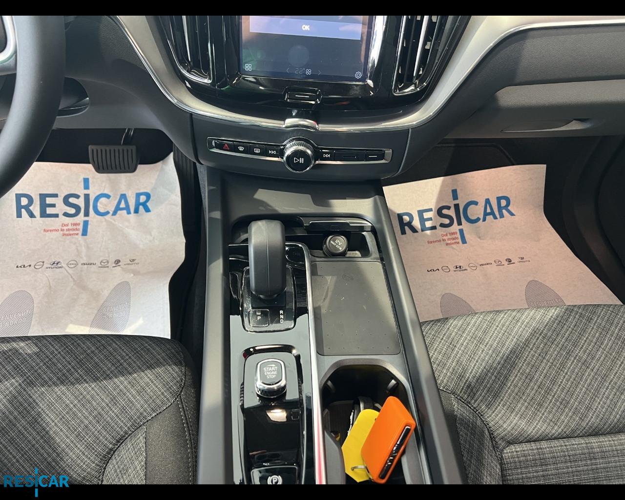 VOLVO XC60 RECHARGE T6 AWD PLUG-IN CORE BRIGHT