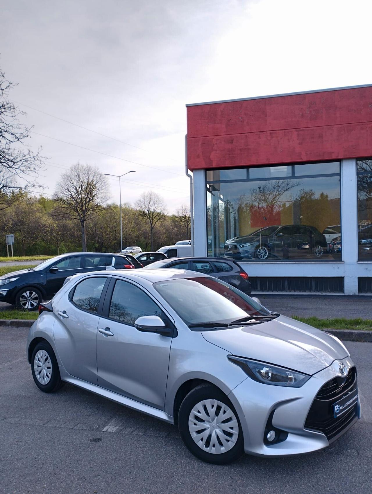 Toyota Yaris 1.0 Business vettura ideale per neopatentati