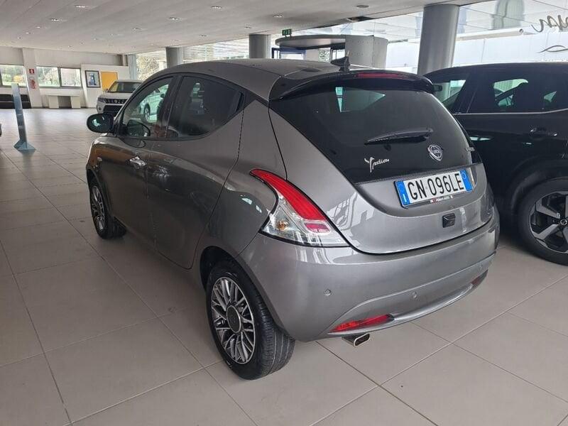 Lancia Ypsilon 1.0 FireFly 5 porte S&S Hybrid Gold Plus