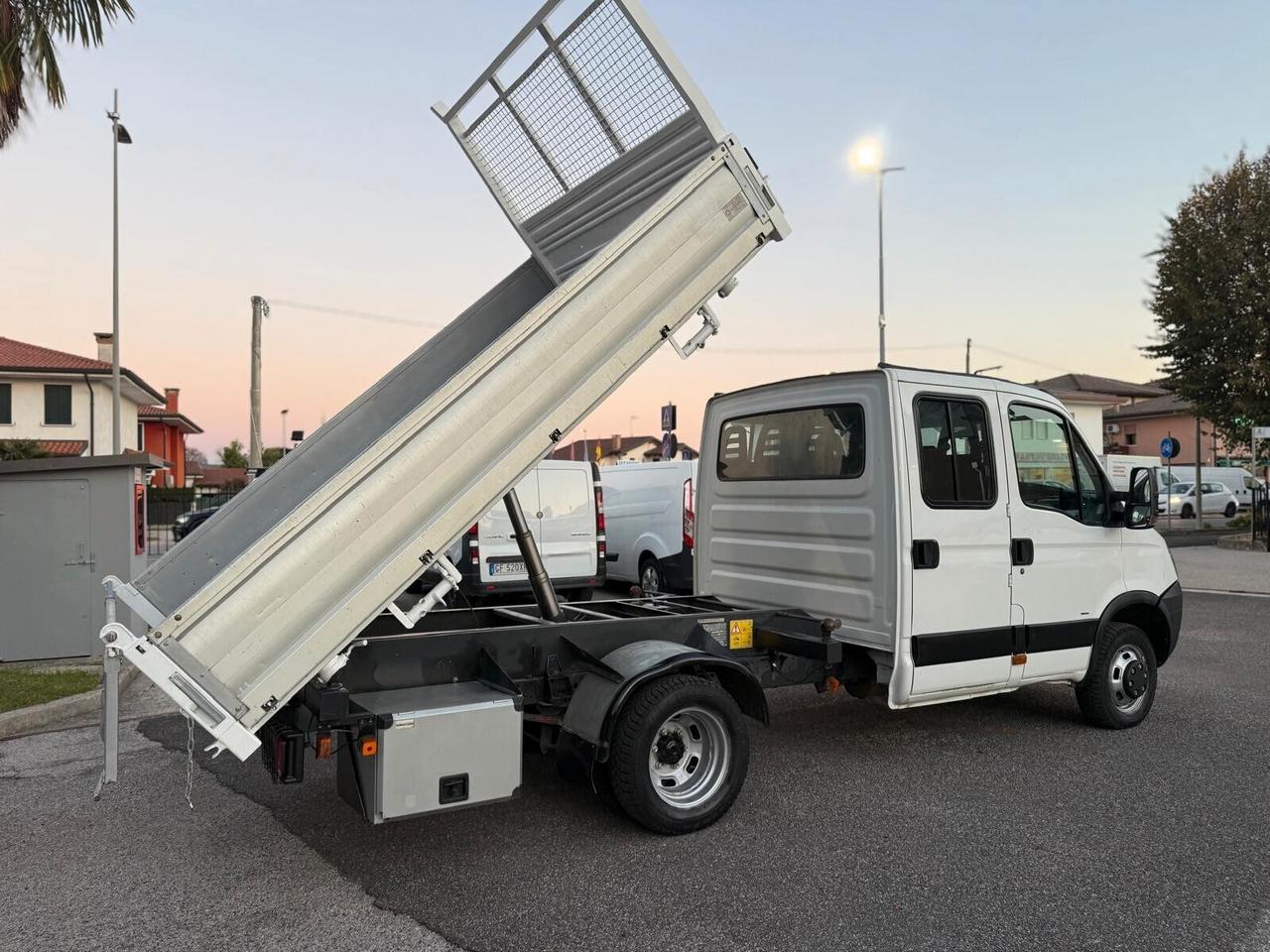 IVECO DAILY 35C 15 RIBALTABILE TRILATERALE
