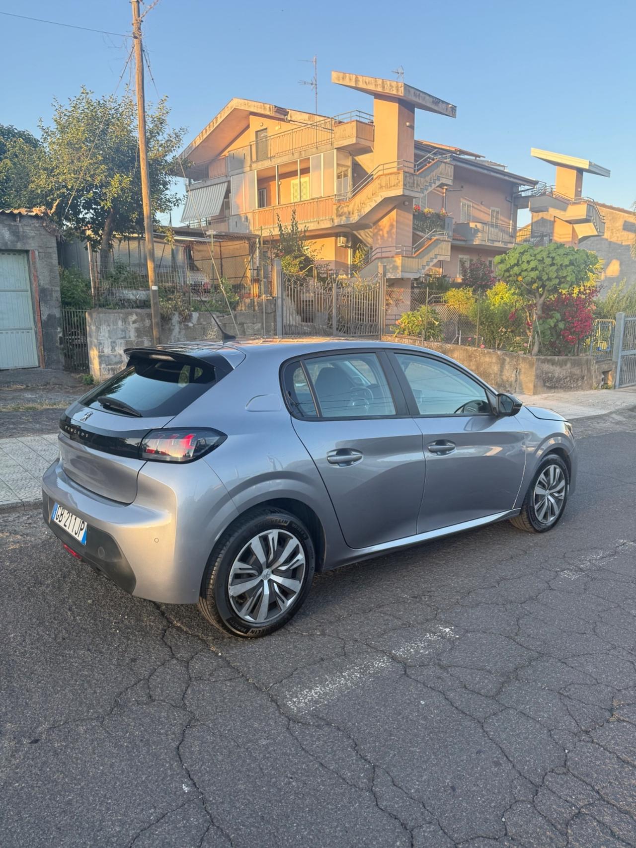 Peugeot 208 PureTech 75cv