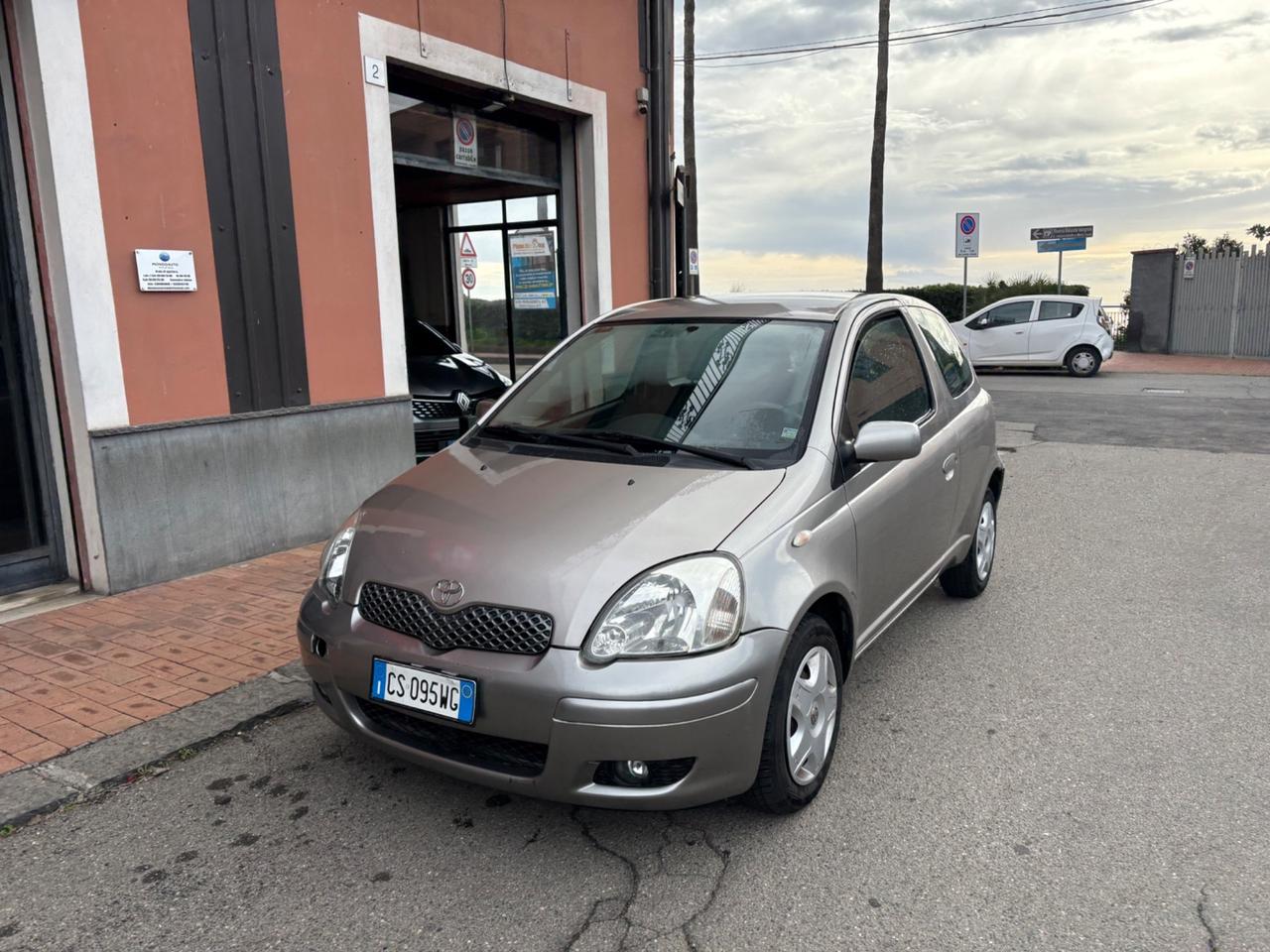 Toyota Yaris 1.0i 16V cat 3 porte Sol