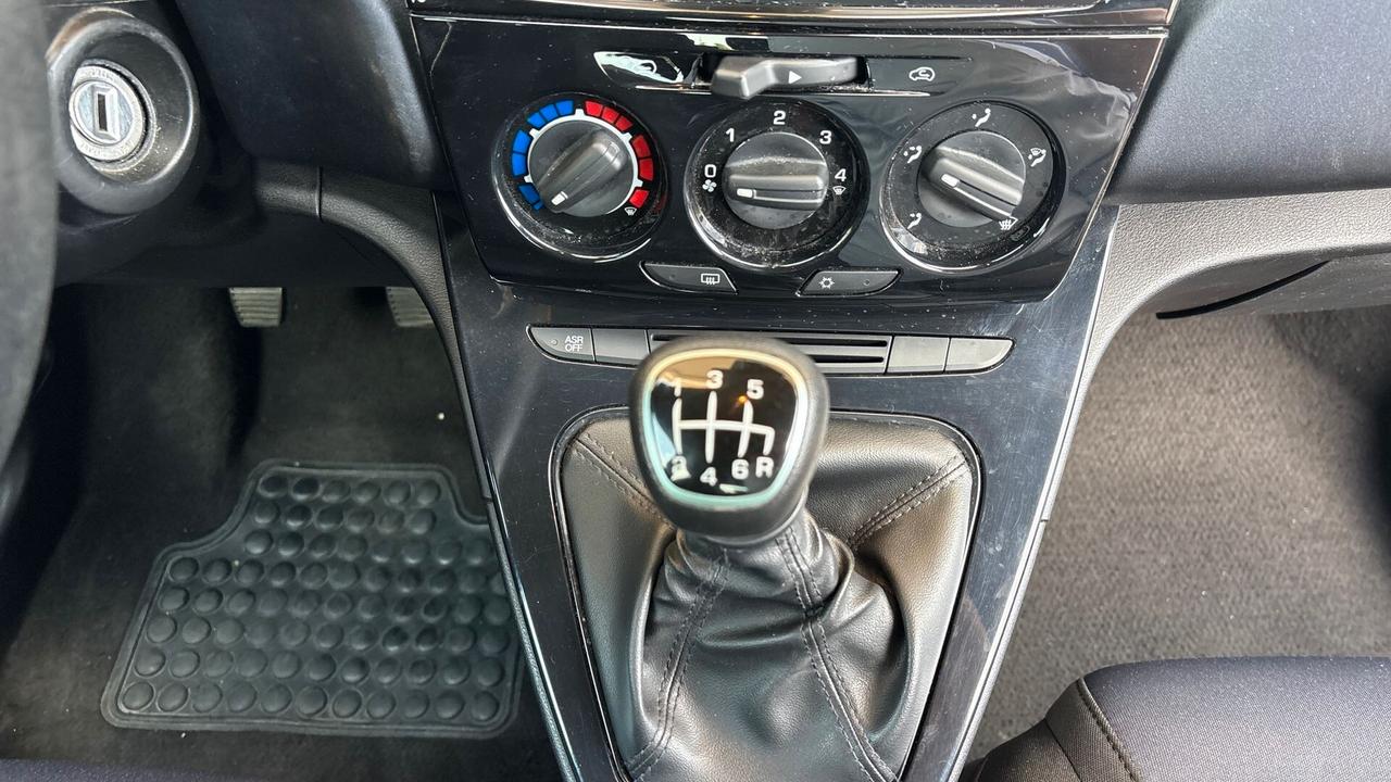Lancia Ypsilon 1.0 FireFly 5 porte S&S Hybrid Silver