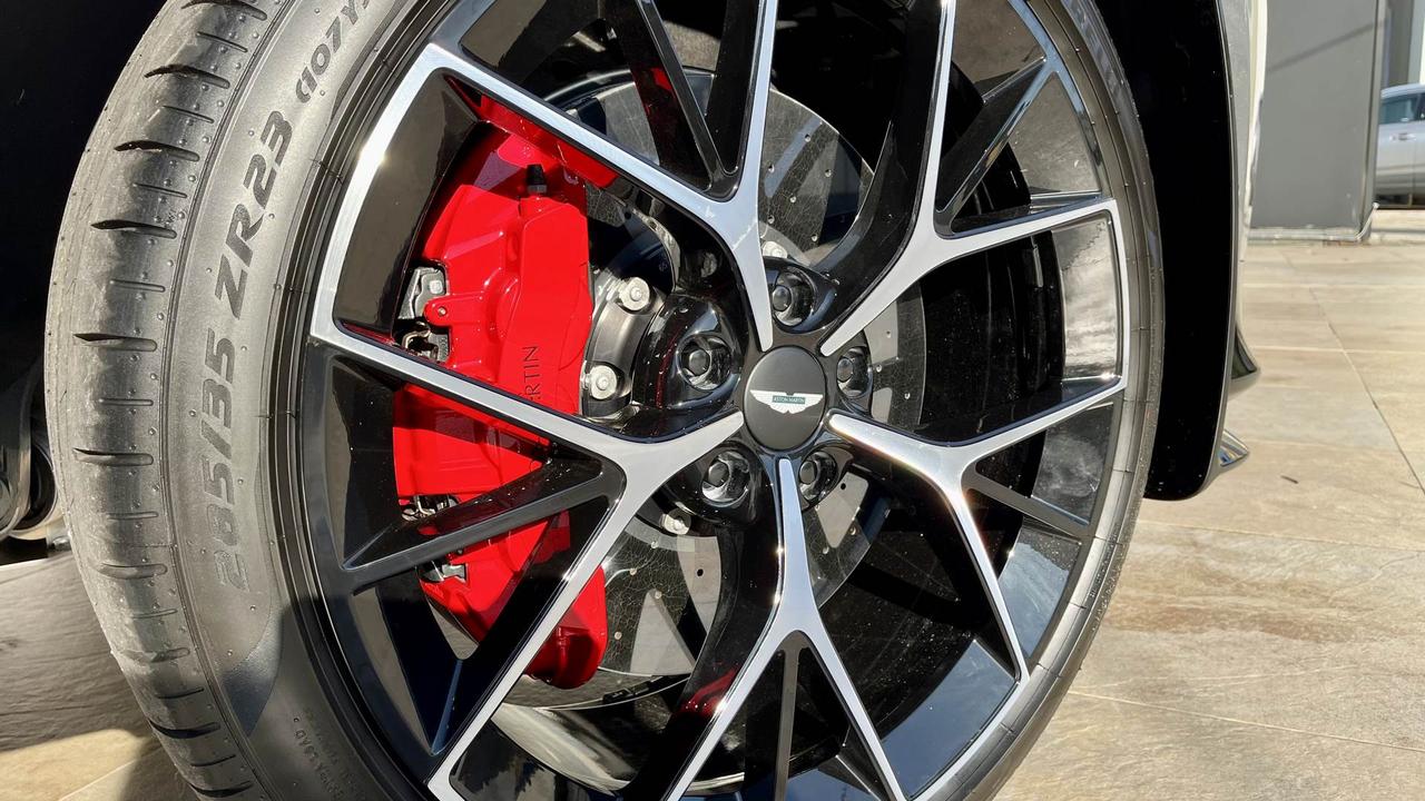 ASTON MARTIN DBX707 4.0
