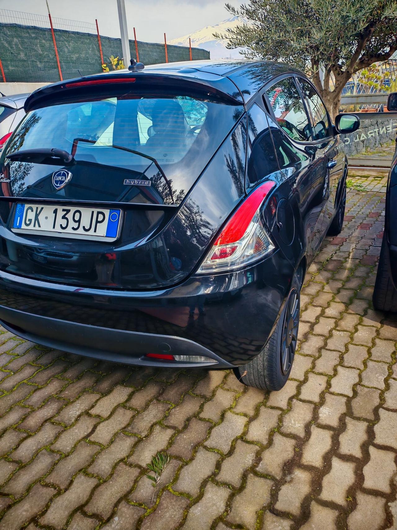 Lancia Ypsilon 1.0 FireFly 5 porte S&S Hybrid Ecochic Silver