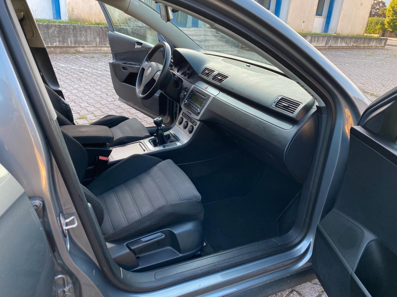 Volkswagen Passat 2.0TDI Highline OK NEOPATENTATI