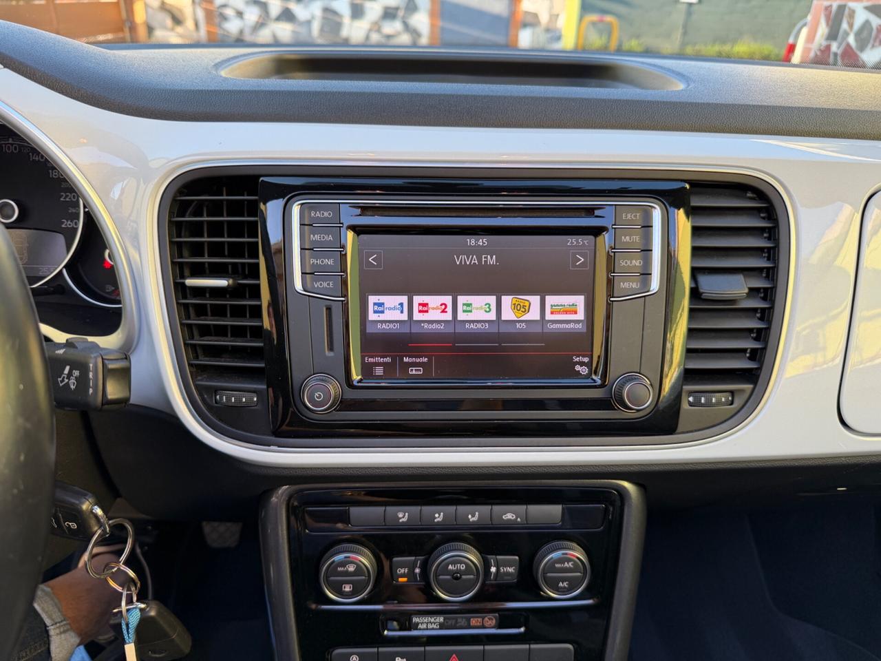 Volkswagen Maggiolino Cabrio 1.2 TSI color Gesso