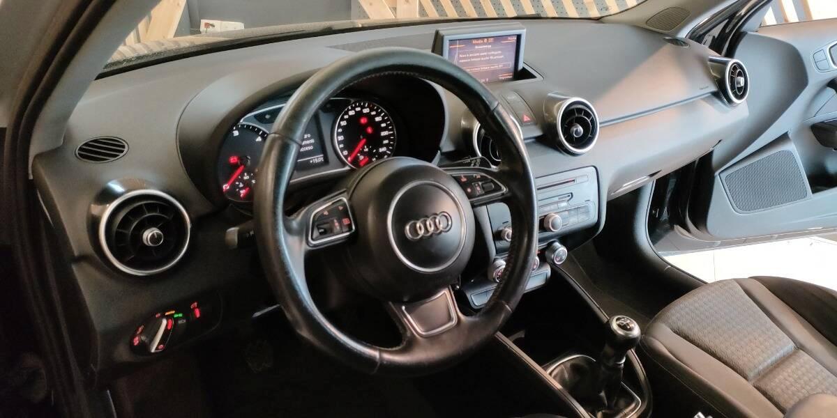 Audi A1 1.6 tdi Attraction 105cv