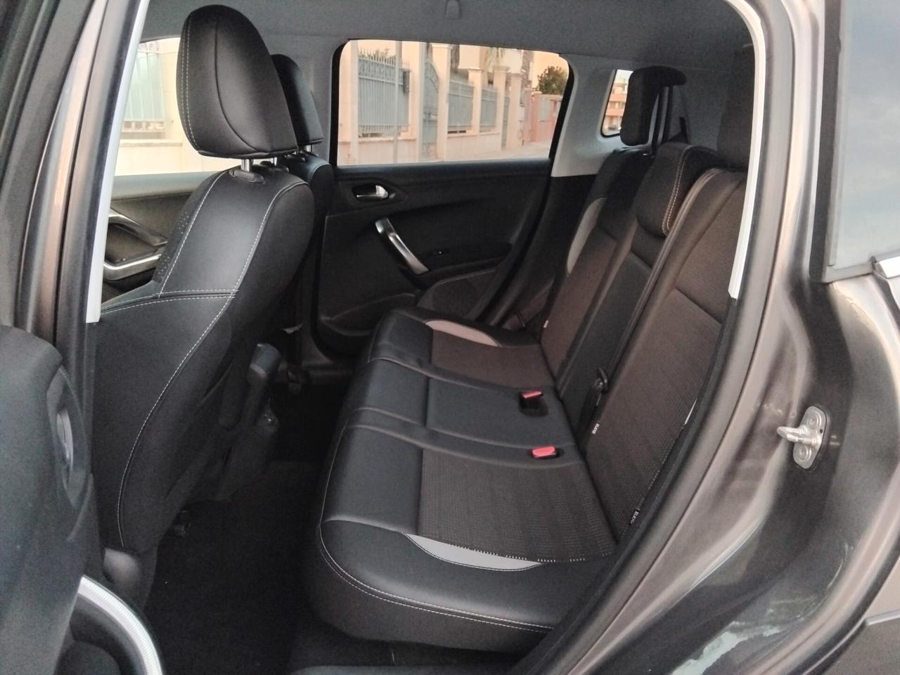 Peugeot 2008 1.6 Blue-HDi 120 cv Allure my 17