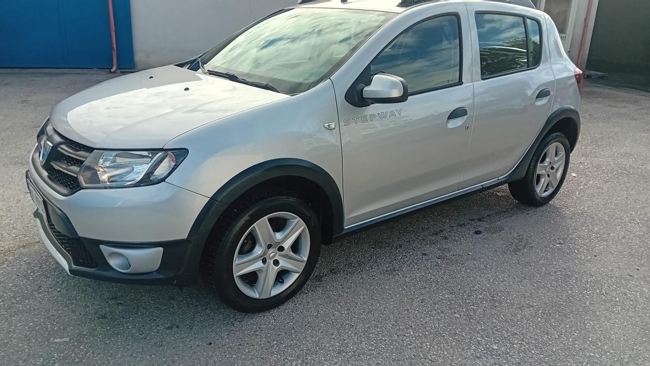 Dacia sandero stepway-1.5 dci- camb/aut-2016