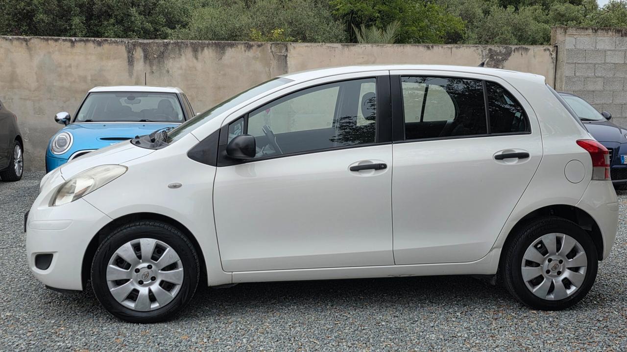 Toyota Yaris 1.0 5 porte