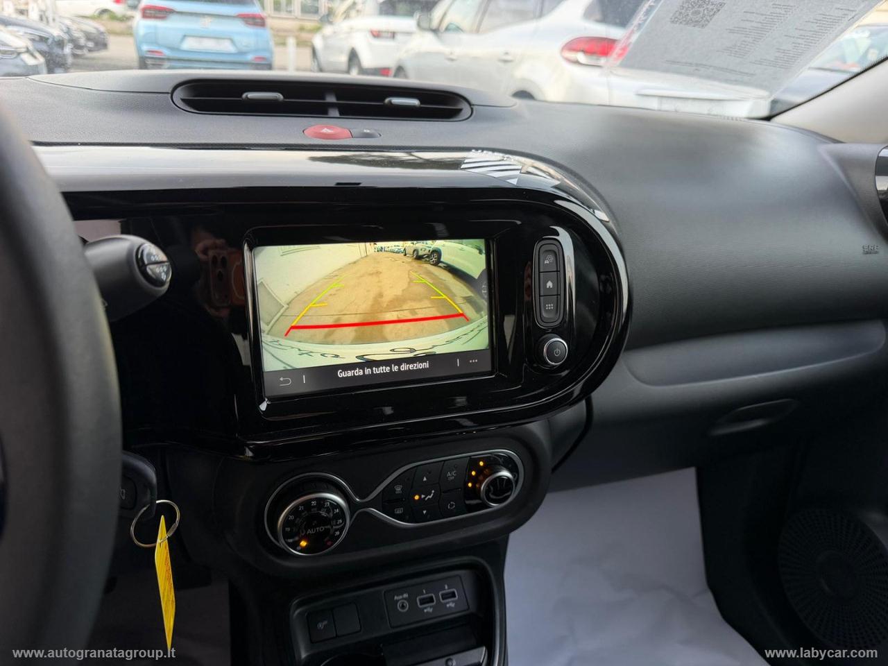 RENAULT Twingo SCe 65 CV Urban Night PARI NUOVO!