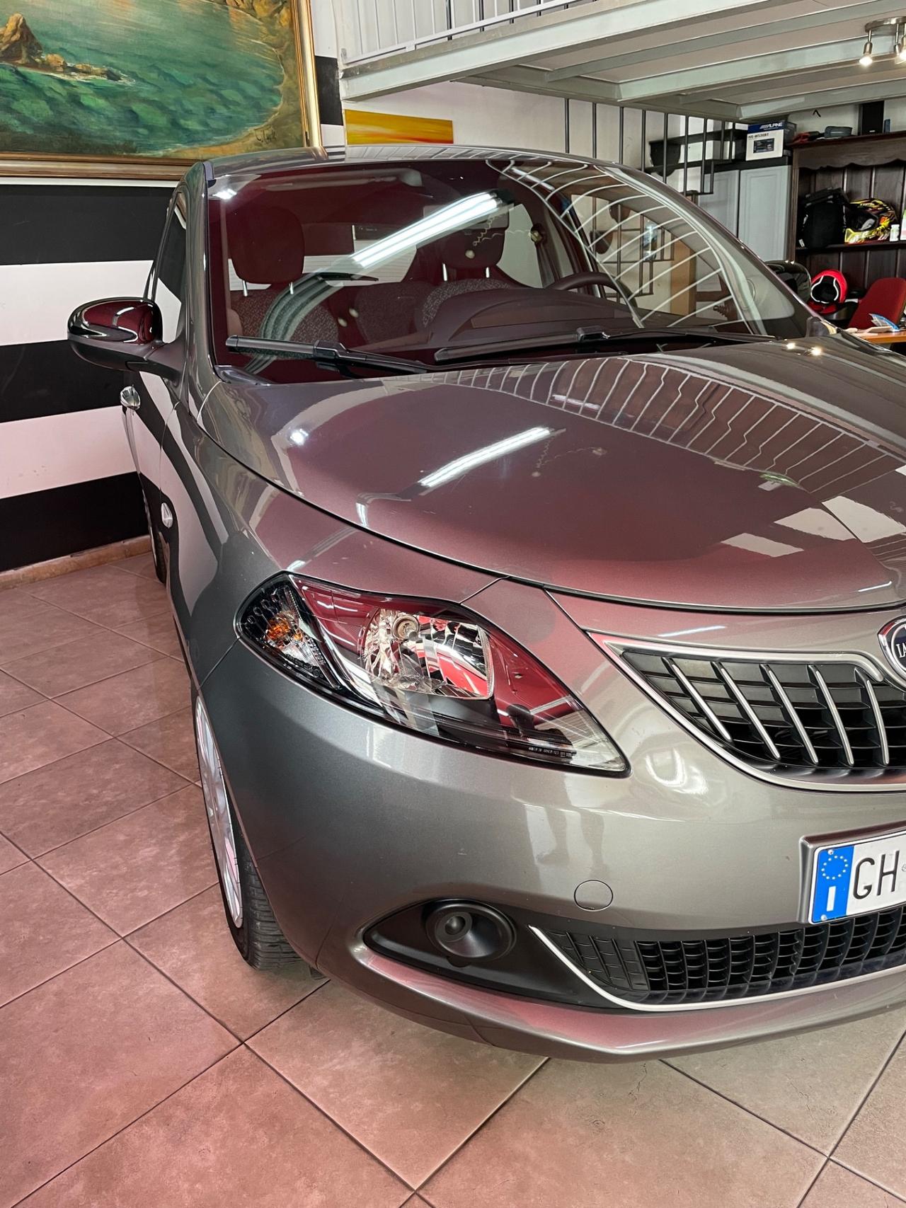 Lancia Ypsilon 1.0 FireFly 5 porte S&S Hybrid Ecochic Silver