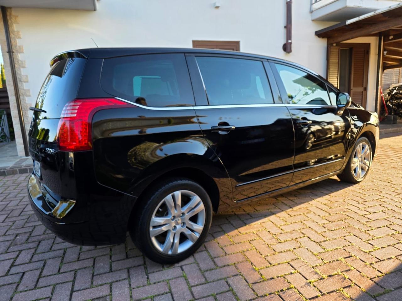 Peugeot 5008 1.6 HDi 110CV Féline