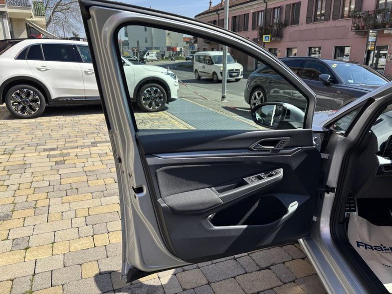 Volkswagen Golf 1.0 eTSI EVO DSG Active NAVI-LED-16"