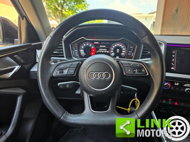 AUDI A1 25 1.0 95cv S Line Identity Black
