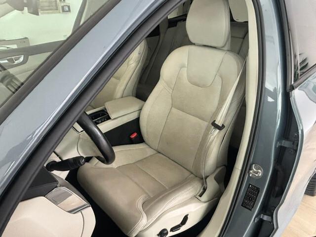 Volvo XC60 2.0d b4 Ultimate Dark awd 2024