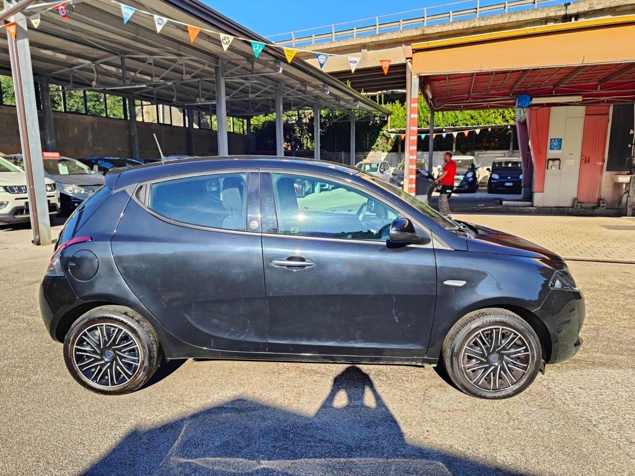 Lancia Ypsilon 1.0 FireFly 5 porte S&S Hybrid Ecochic Gold