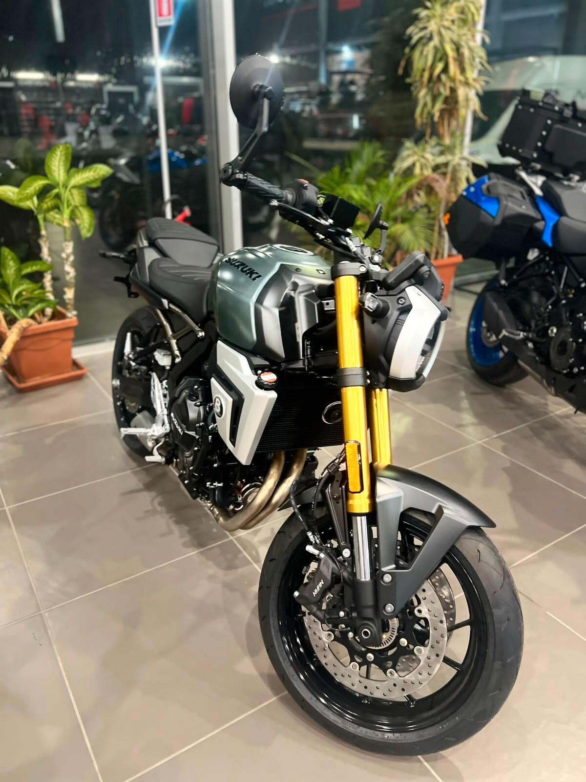 Suzuki GSX-8T