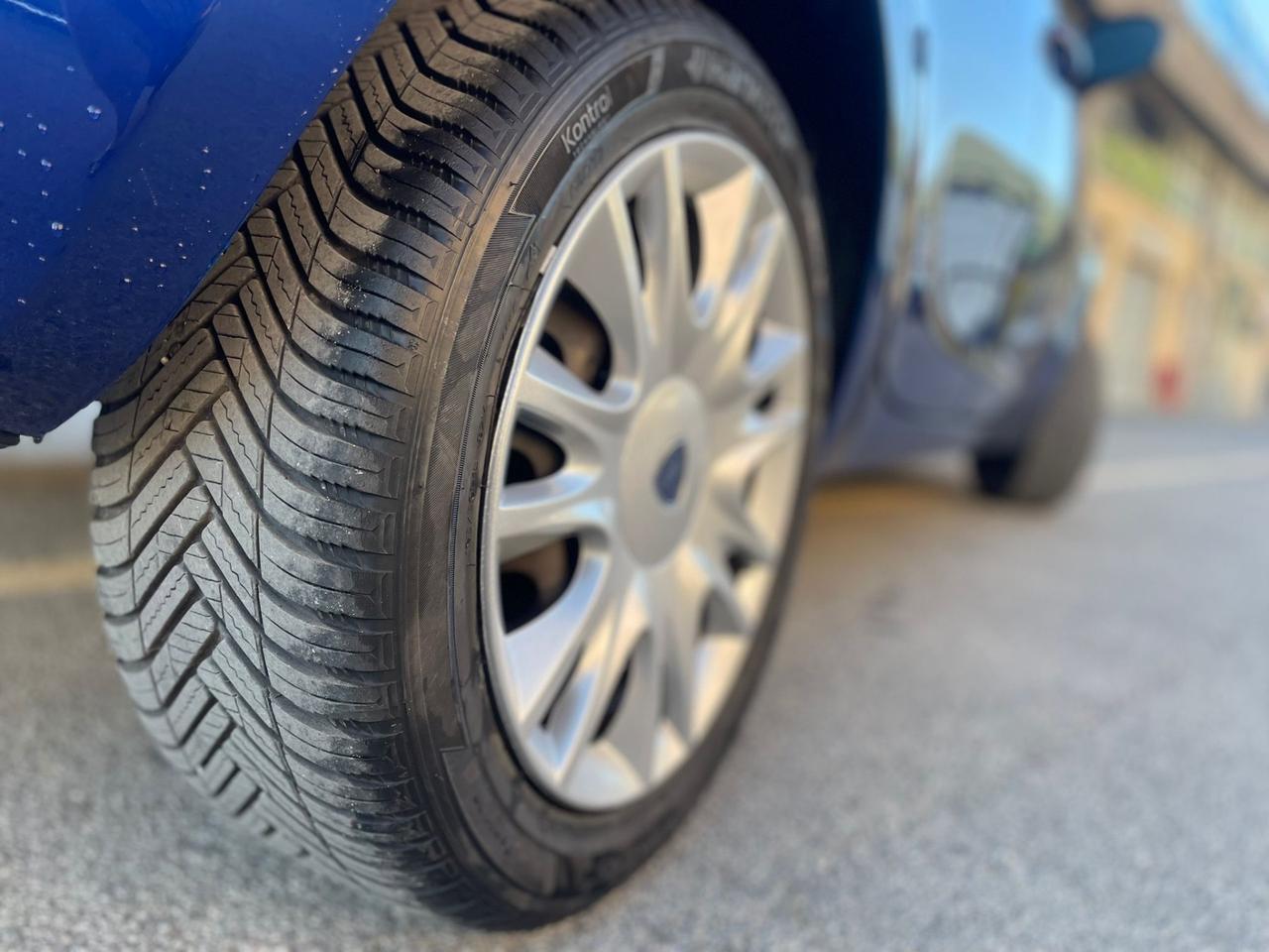 Lancia Ypsilon 1.2 69 CV 5 porte Silver