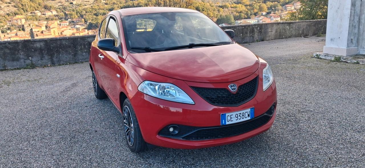 Lancia Ypsilon 1.0 FireFly 5 porte S&S Hybrid Ecochic Gold