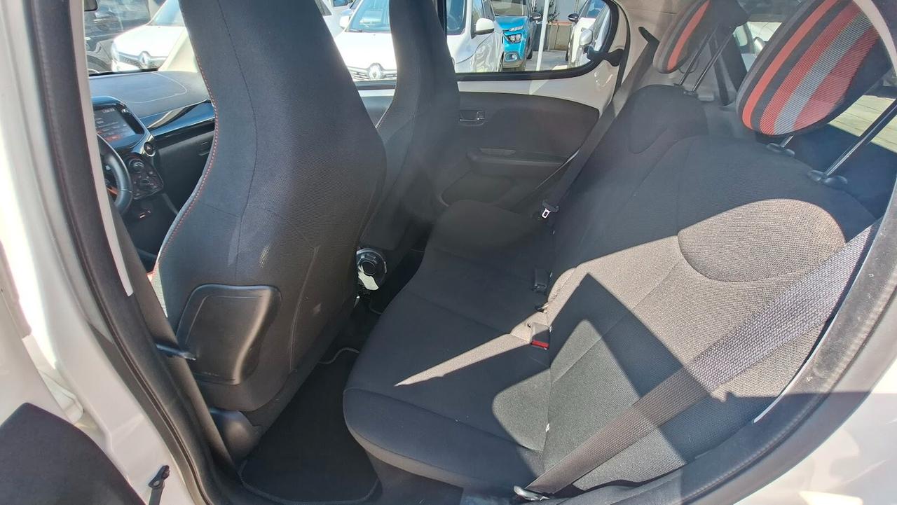 Peugeot 108 5 porte con telecamera post.