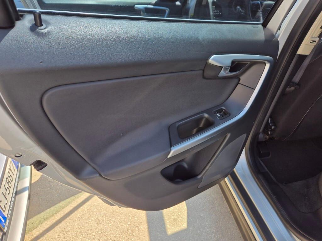 Volvo XC60 D5 AWD 205cv Geartronic Momentum