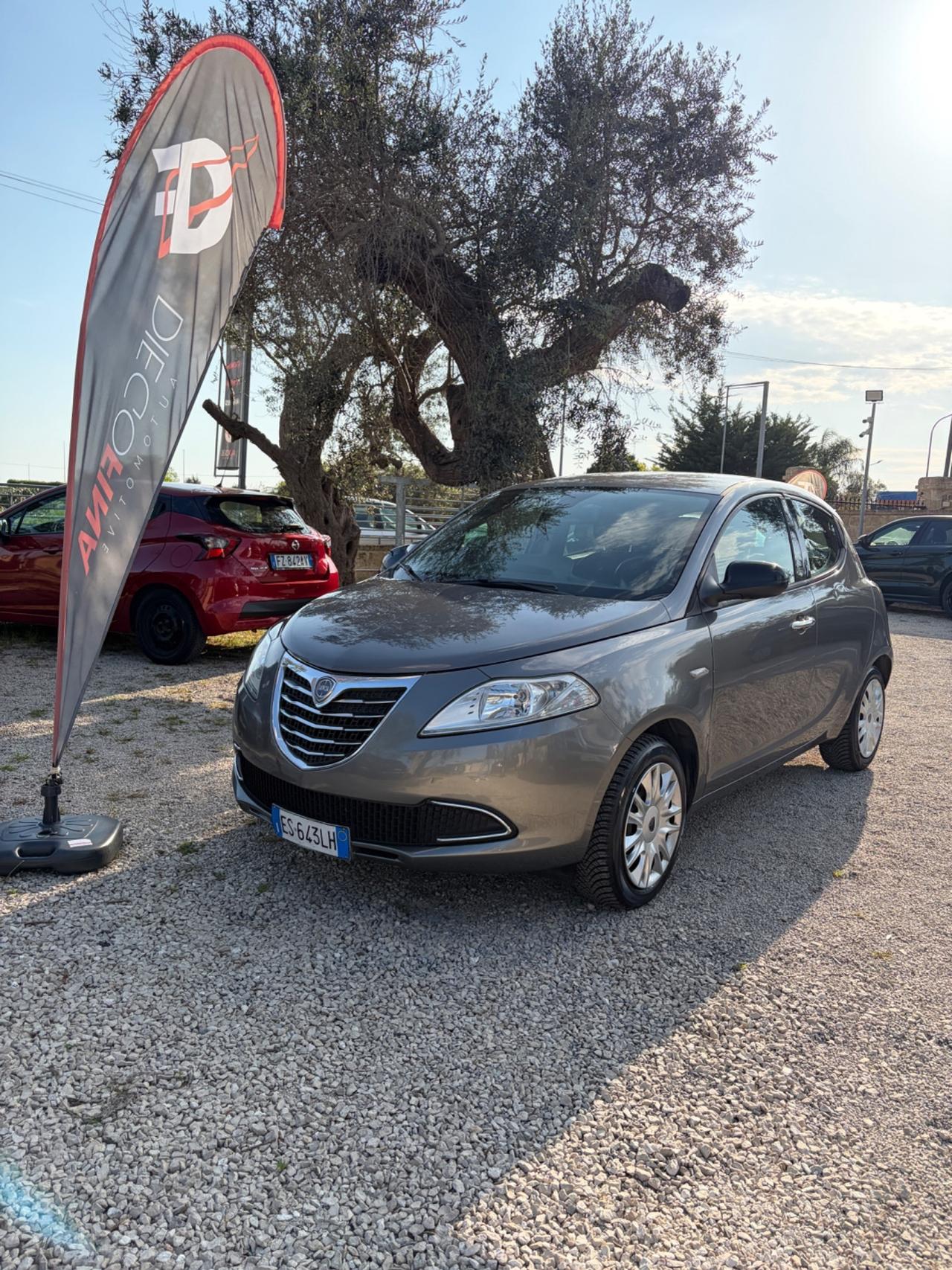 Lancia Ypsilon 1.2 69 CV 5 porte S&S Silver km 120000 ufficiali!!