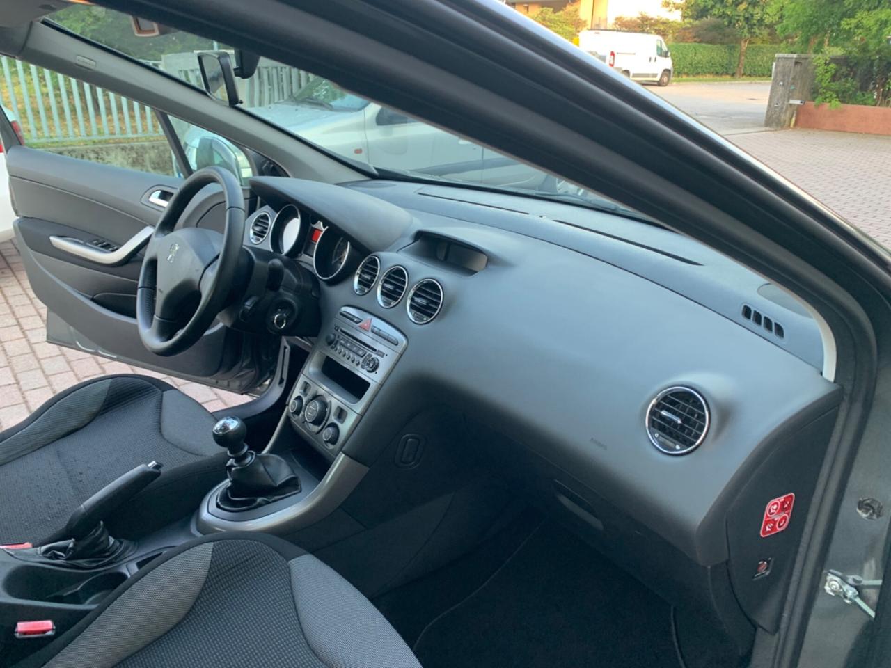 Peugeot 308 1.6 HDi 110CV 5p. Féline (6 Marce)