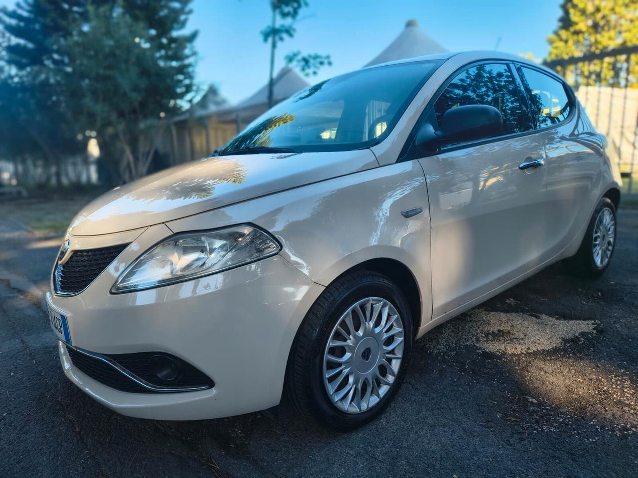 Lancia Ypsilon 1.2 benzina GPL VALIDO 2031