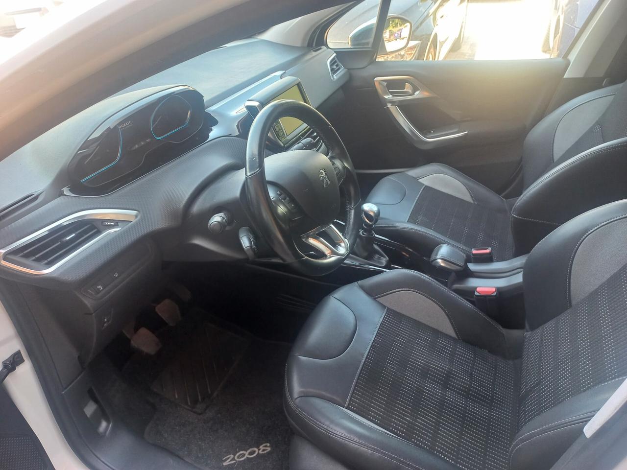 Peugeot 2008 BlueHDi 100 Allure
