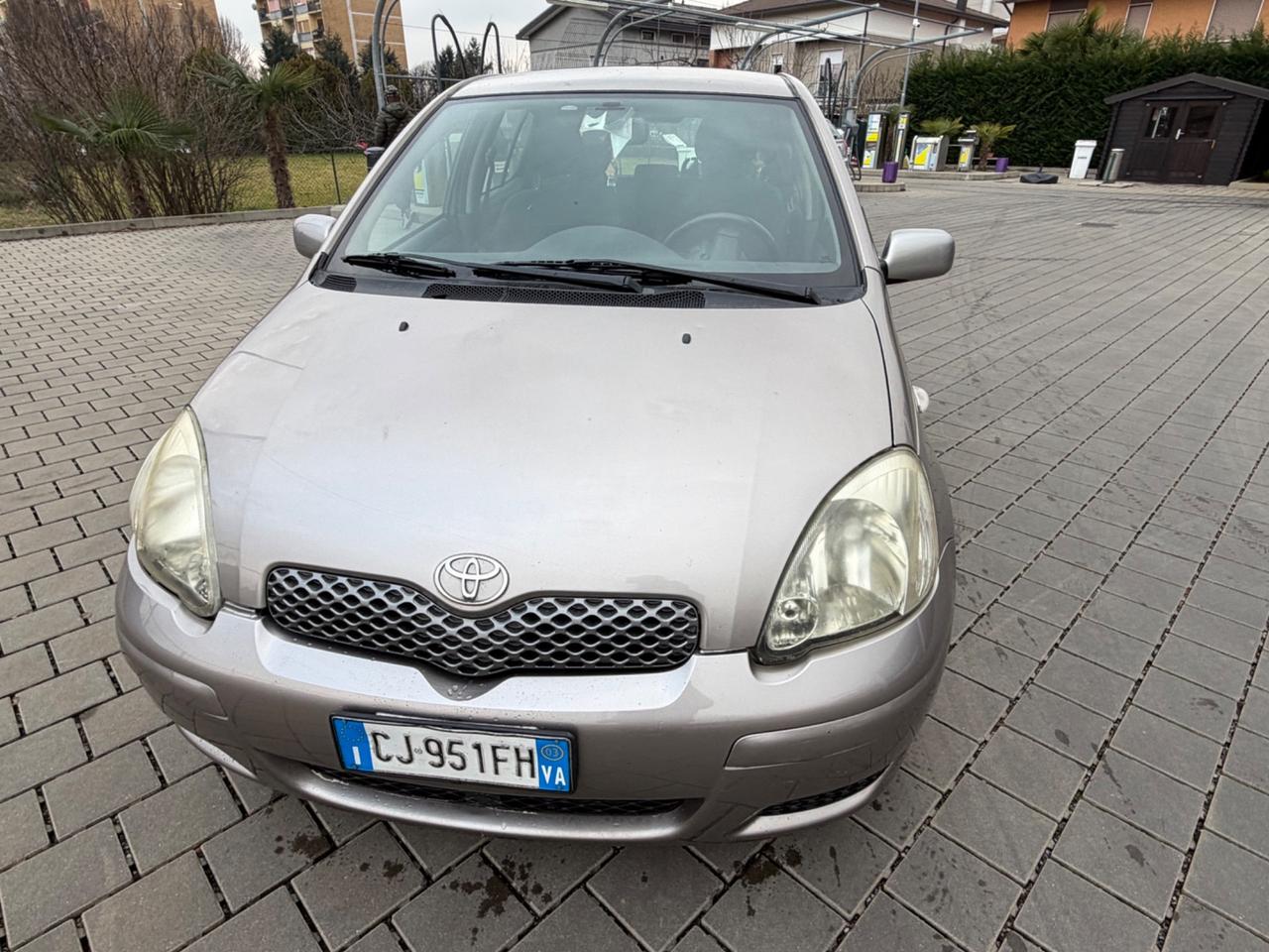 Toyota Yaris 1.0i 16V cat 5 porte Sol