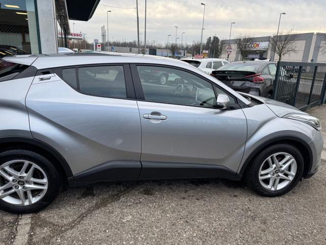 TOYOTA C-HR 1.8 Hybrid E-CVT Business