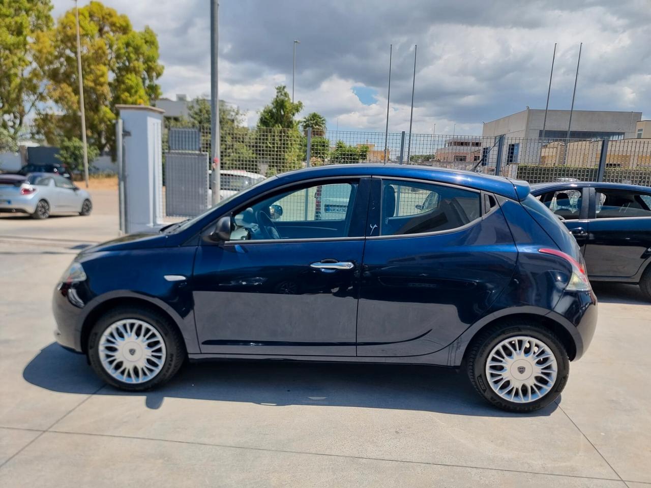 Lancia Ypsilon 1.2 69 CV 5 porte Silver KM 64000