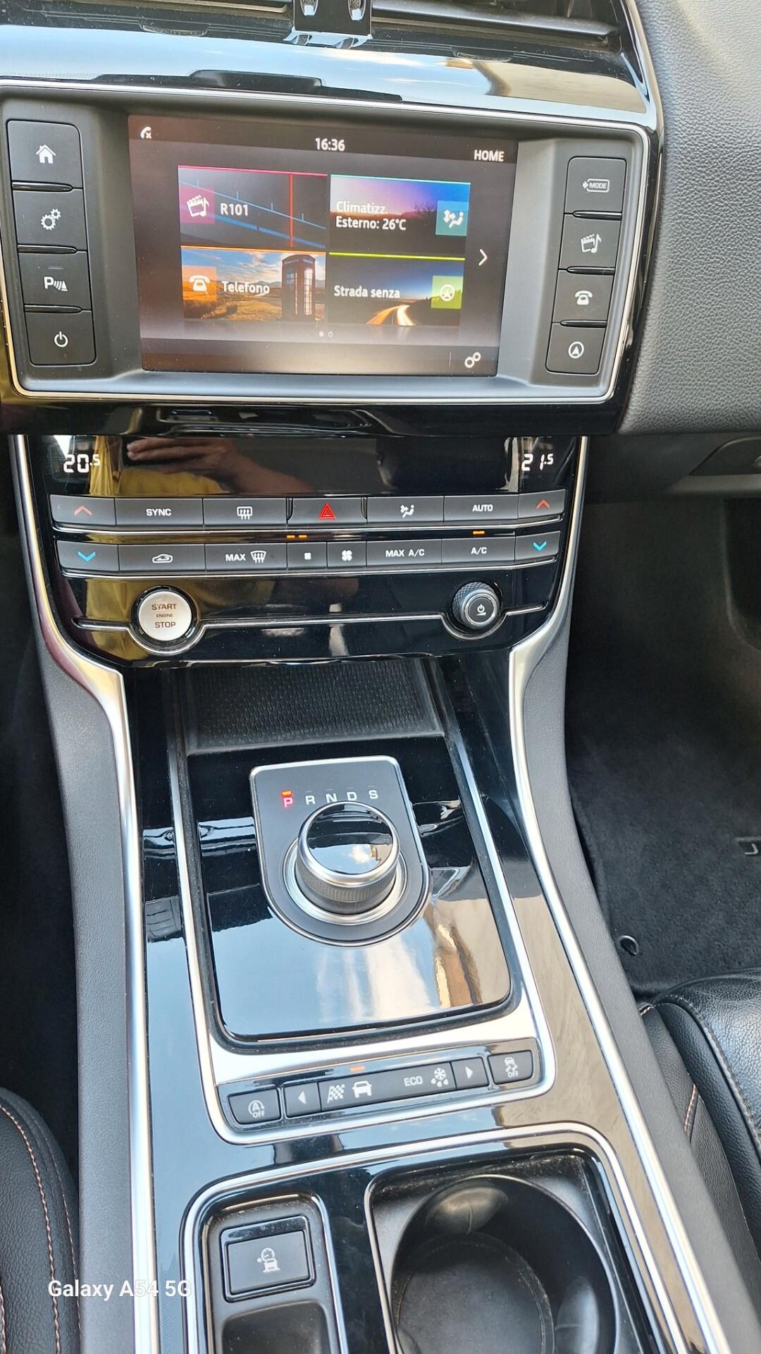 Jaguar XE 2.0 D 180 CV aut. Prestige
