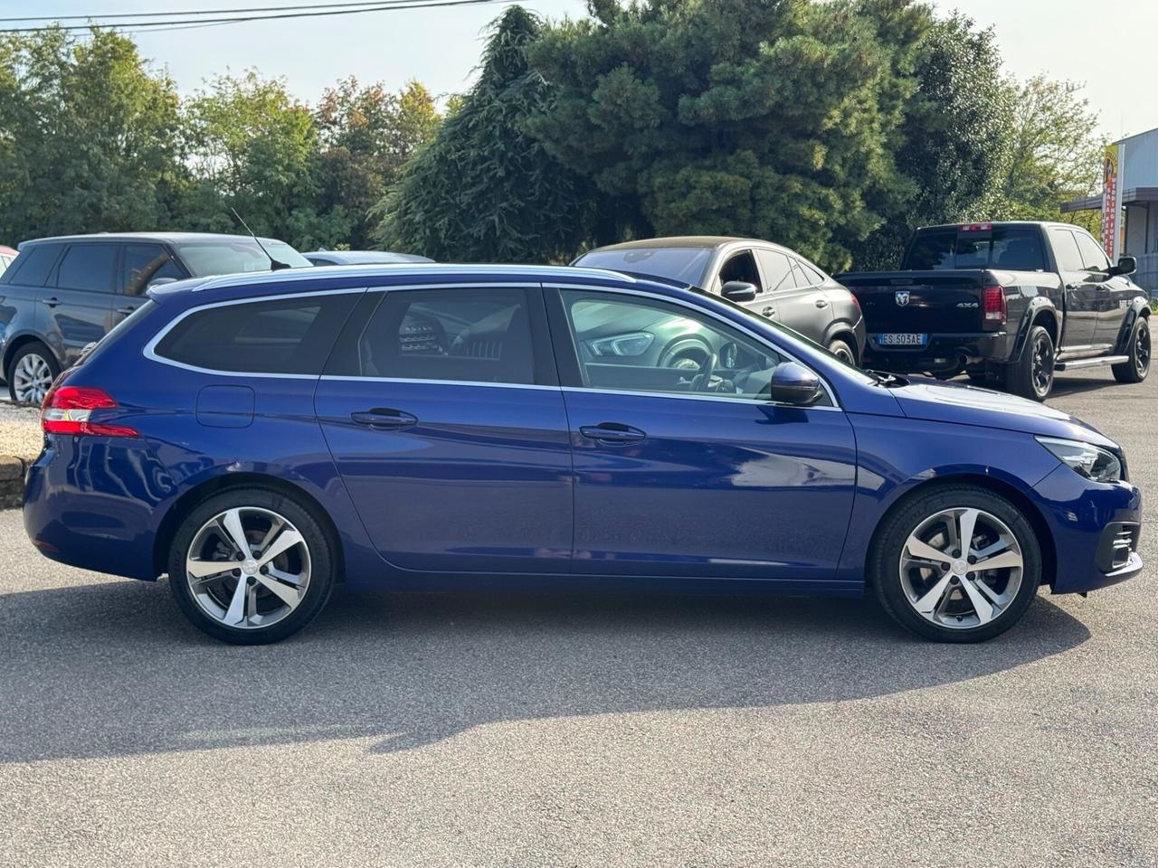 Peugeot 308 BlueHDi 120 S&S EAT8 SW Allure