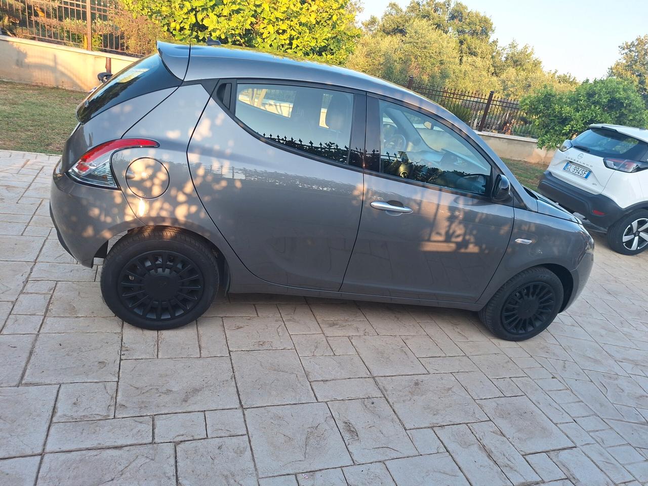 Lancia Ypsilon 1.0 FireFly 5 porte S&S Hybrid Silver