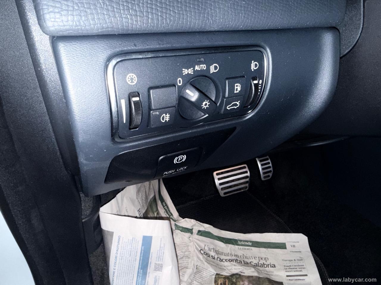 VOLVO XC60 D5 AWD Geartronic R-design Momentum